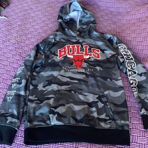 Youth XL NBA Chica Bulls Camouflage Fleece Sweatshirt With Hoodie
